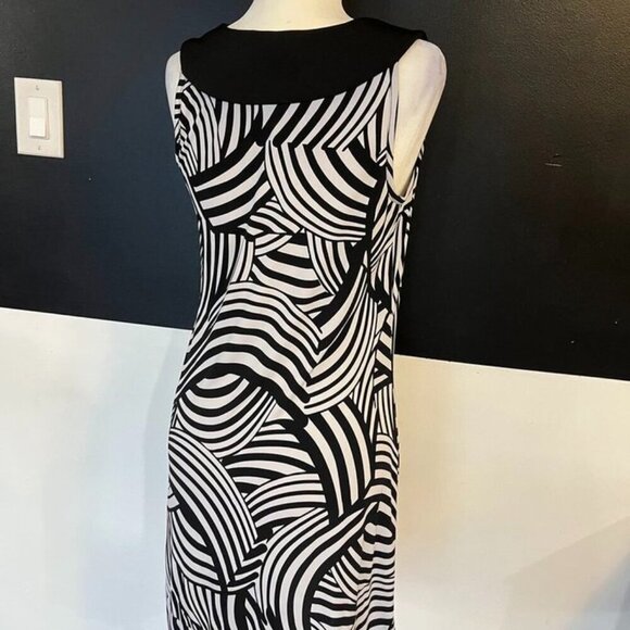 White House Black Market Graphic Print Dress | Size 2 | With Pockets - Picture 10 of 14